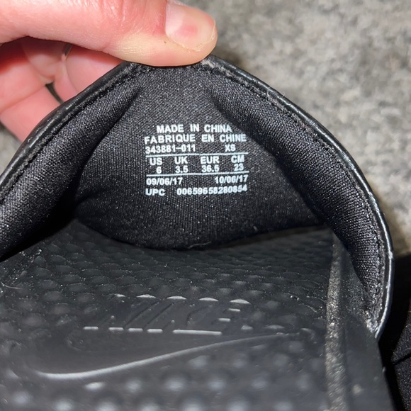 nike slides - black - Picture 3 of 4